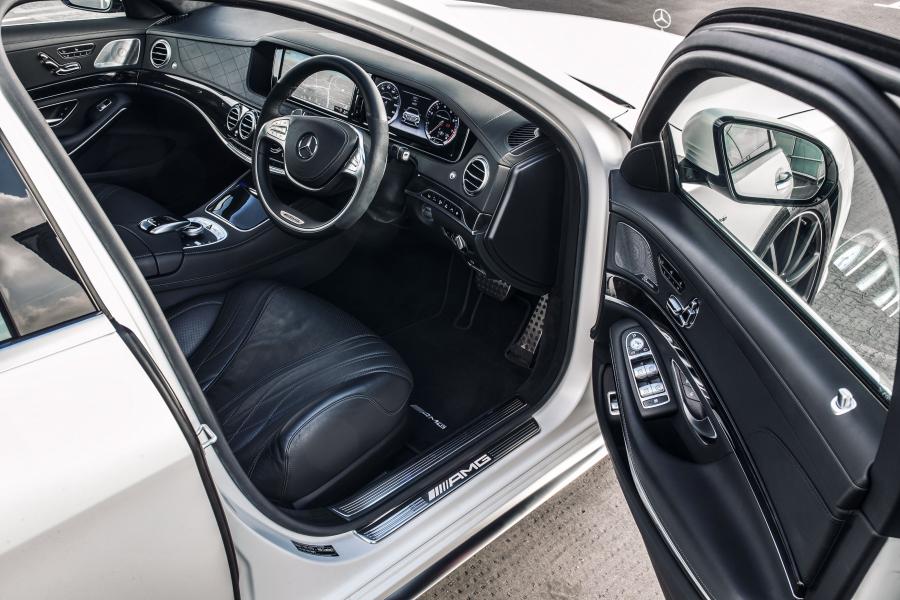 Mercedes-Benz S63 AMG 2013 года  (UK) (фото 25 из 34)